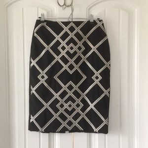 Black geometric pencil skirt